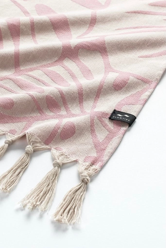 Slowtide Tarovine Turkish Towel In Rose - Premium Beach Towel, Lightweight & Quick-Drying 4 Slowtide Tarovine Turkish Towel In Rose